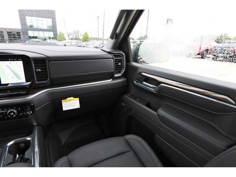 Used 2026 Chevrolet Silverado 1500 LT Trail Boss w/ Convenience Package II AWD/4WD image 8