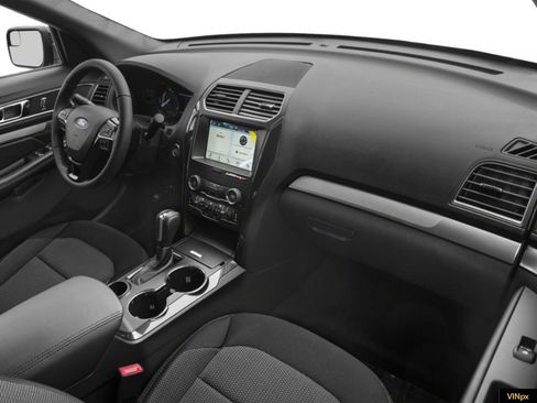 Used 2018 Ford Explorer XLT w/ Equipment Group 202A image 5