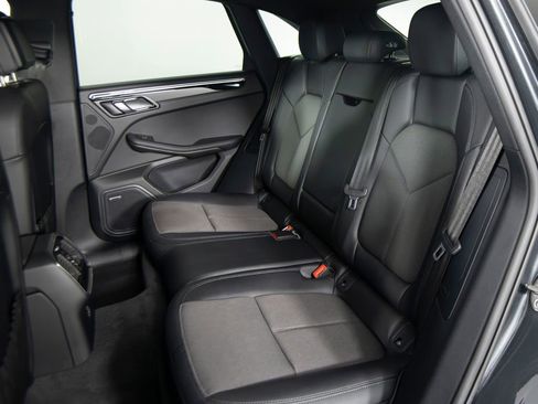 Certified 2025 Porsche Macan image 34