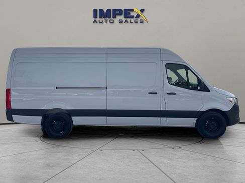Used 2025 Mercedes-Benz Sprinter 2500 image 6