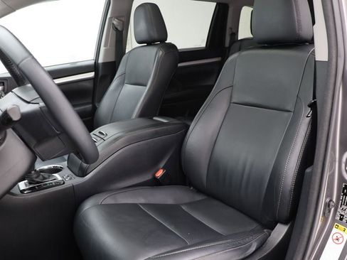 Used 2015 Toyota Highlander XLE image 16