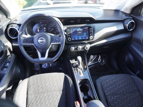 Used 2024 Nissan Kicks SV w/ Exterior Package image 2