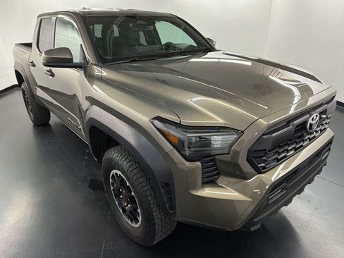 Used 2024 Toyota Tacoma TRD Off-Road w/ TRD Off Road Upgrade Package AWD/4WD image 7