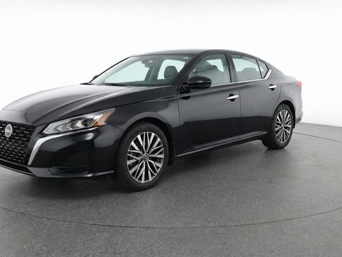 Used 2025 Nissan Altima 2.5 SV FWD image 3