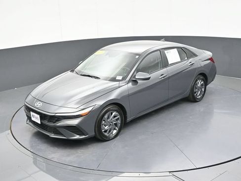 Used 2025 Hyundai Elantra Hybrid FWD image 65