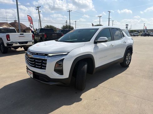 Used 2025 Chevrolet Equinox LT AWD/4WD image 3