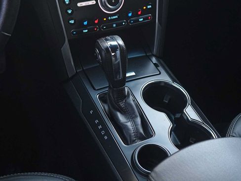 Used 2018 Ford Explorer Limited w/ Equipment Group 301A FWD image 21