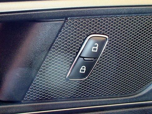 Used 2021 Ford Edge SE image 27