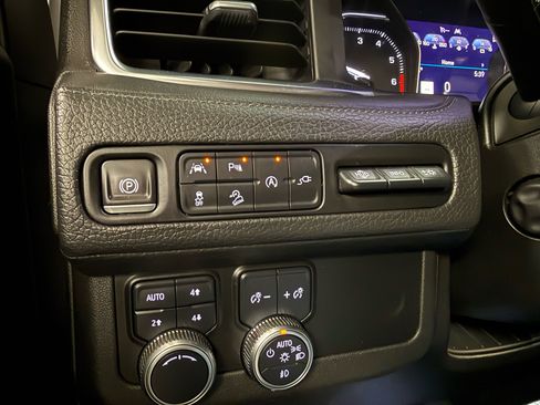 Used 2021 GMC Yukon XL Denali w/ Denali Premium Package image 23