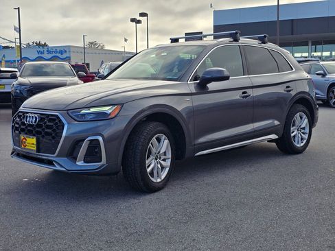 Used 2022 Audi Q5 2.0T Premium w/ Convenience Package AWD/4WD image 2
