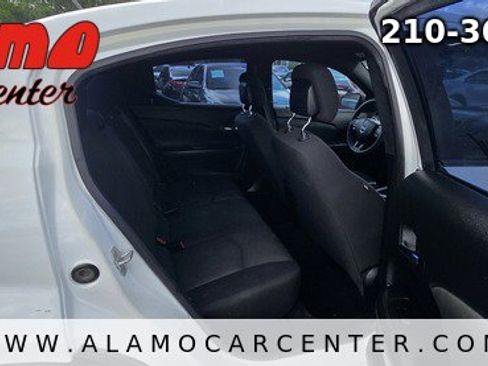 Used 2013 Dodge Avenger SE FWD image 18