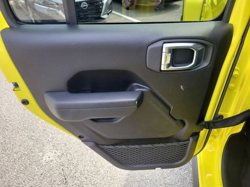 Used 2023 Jeep Gladiator Willys image 8