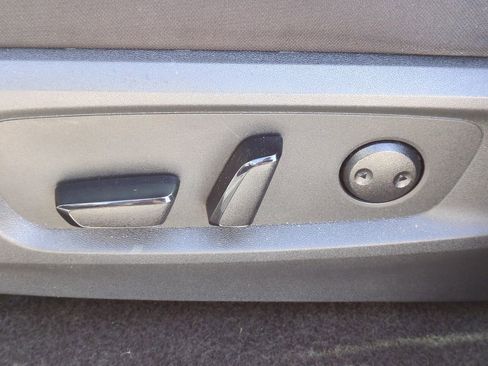 Certified 2025 Nissan Pathfinder SV image 26