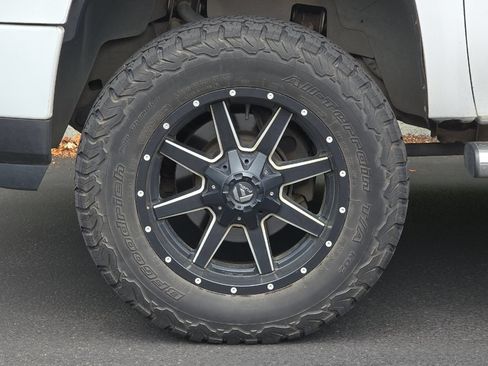 Used 2012 GMC Sierra 2500 Denali w/ Suspension Package, Off-Road AWD/4WD image 25