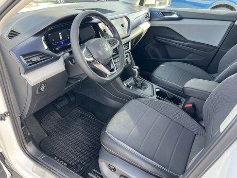 Certified 2022 Volkswagen Taos SE image 5