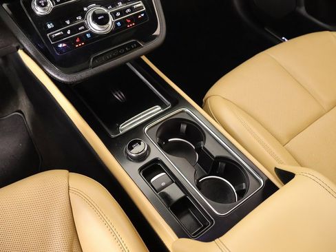 Used 2020 Lincoln Corsair Reserve w/ Equipment Group 201A image 9