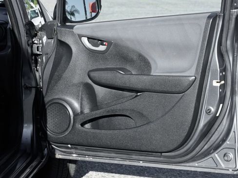 Used 2013 Honda Fit image 32