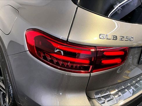 New 2026 Mercedes-Benz GLB 250 4MATIC image 5