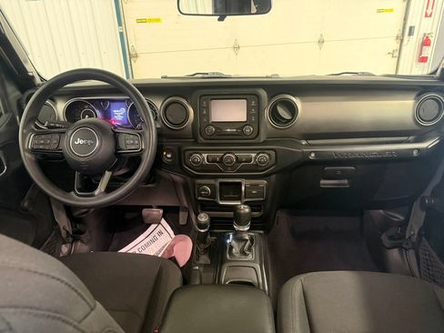Used 2020 Jeep Wrangler Unlimited Sport AWD/4WD image 2