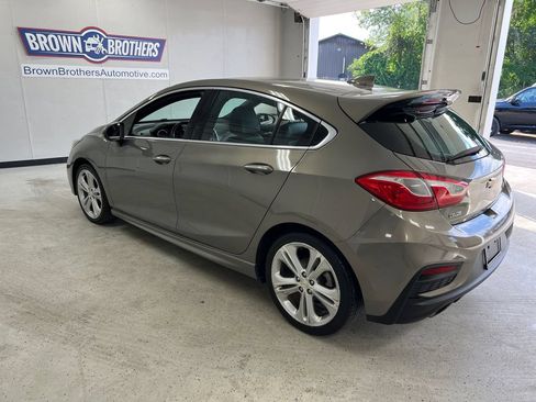 Used 2017 Chevrolet Cruze Premier FWD image 2
