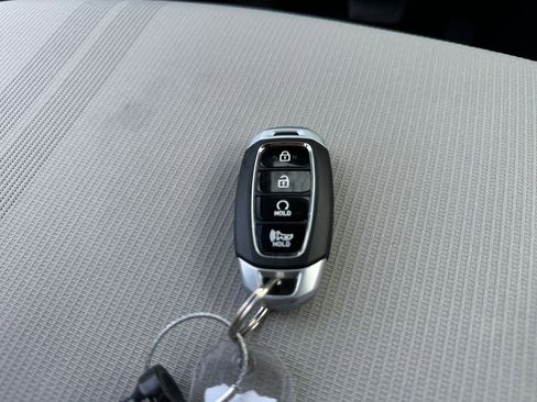 Used 2025 Hyundai Venue SEL image 24