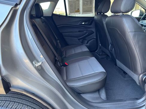 Used 2025 Chevrolet Trax LT w/ LT Convenience Package FWD image 27