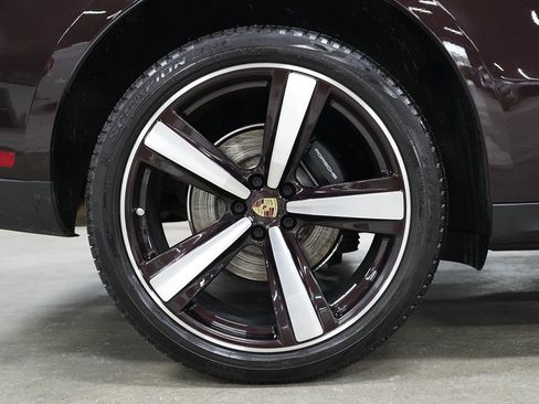 Used 2022 Porsche Macan AWD/4WD image 35