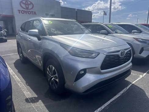 Used 2025 Toyota Highlander XLE AWD/4WD image 1