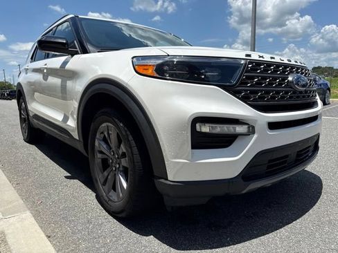 Used 2022 Ford Explorer XLT w/ Equipment Group 202A RWD image 4