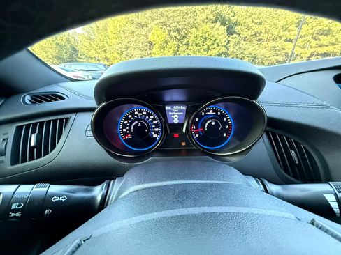 Used 2015 Hyundai Genesis 3.8 image 9