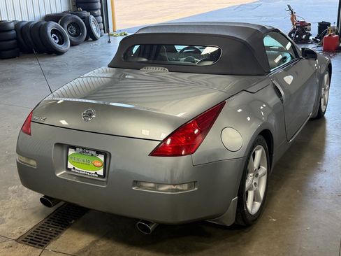 Used 2004 Nissan 350Z Touring RWD image 3