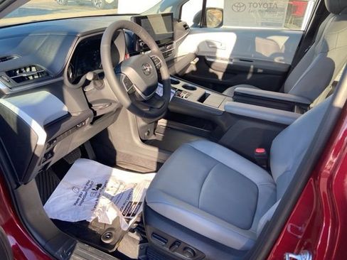 New 2026 Toyota Sienna XLE FWD image 19