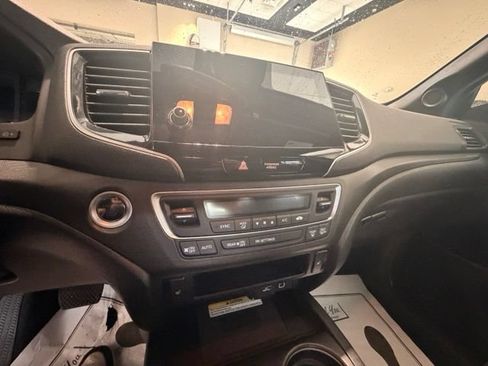 Used 2023 Honda Passport TrailSport image 13