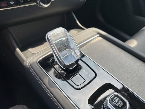 Used 2025 Volvo XC90 B6 Ultra w/ Lounge Package image 15