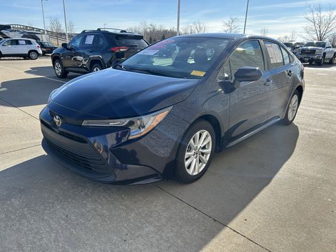 Used 2023 Toyota Corolla LE image 5