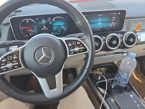 Used 2021 Mercedes-Benz GLB 250 4MATIC image 18