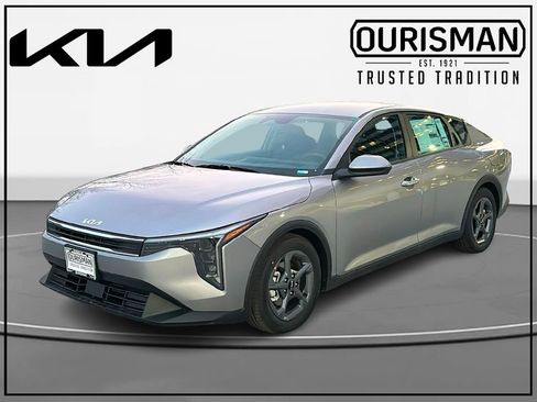 New 2025 Kia K4 LXS image 2