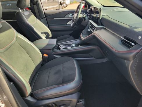 Used 2025 Ford Explorer ST image 17