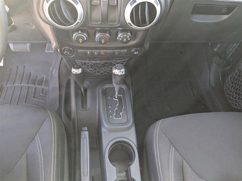 Used 2016 Jeep Wrangler Sahara w/ Connectivity Group image 18