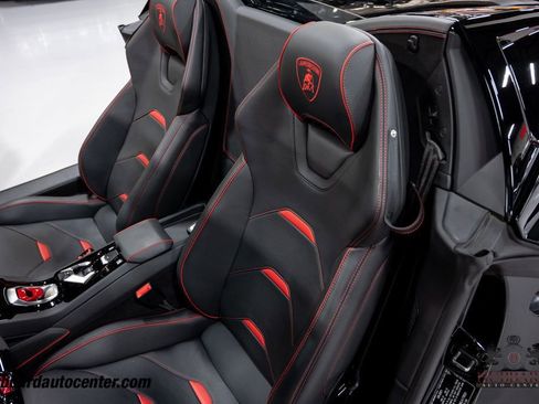 Used 2021 Lamborghini Huracan EVO image 22