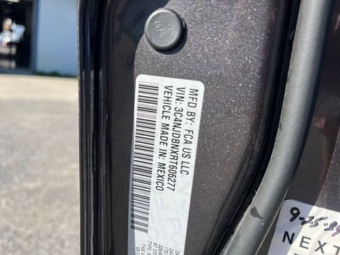 Used 2024 Jeep Compass Latitude AWD/4WD image 37