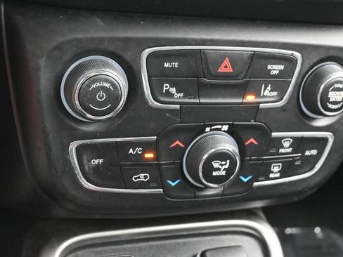 Used 2020 Jeep Compass Latitude FWD image 20