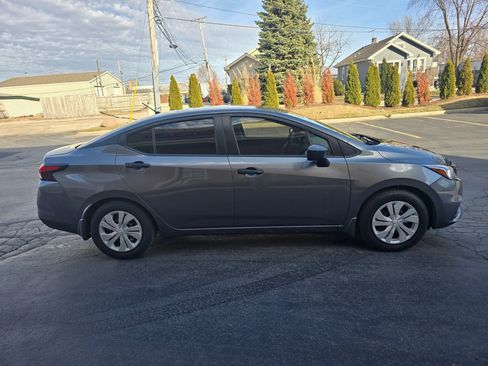 Used 2020 Nissan Versa S image 10