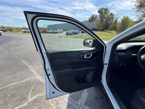 New 2026 Jeep Compass Latitude image 11