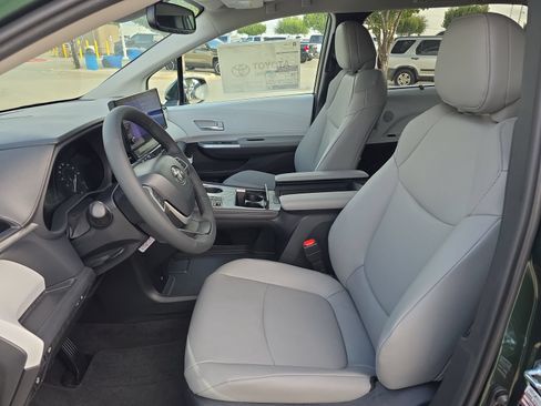 New 2026 Toyota Sienna XLE FWD image 11