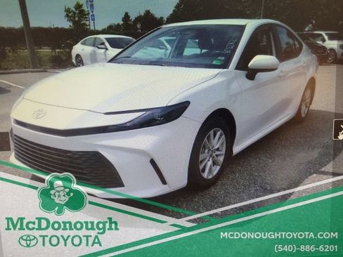 Used 2025 Toyota Camry LE FWD image 14