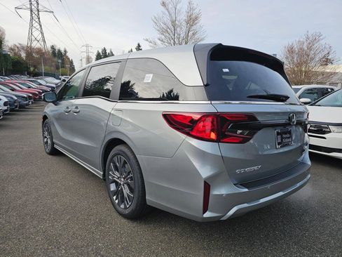 New 2026 Honda Odyssey Touring image 6