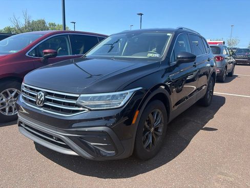 Used 2023 Volkswagen Tiguan SE AWD/4WD image 3