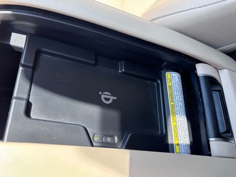 Used 2020 Toyota Highlander Platinum FWD image 27