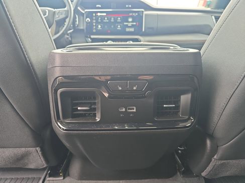 Used 2025 GMC Sierra 2500 AT4 w/ AT4 Premium Plus Package image 16